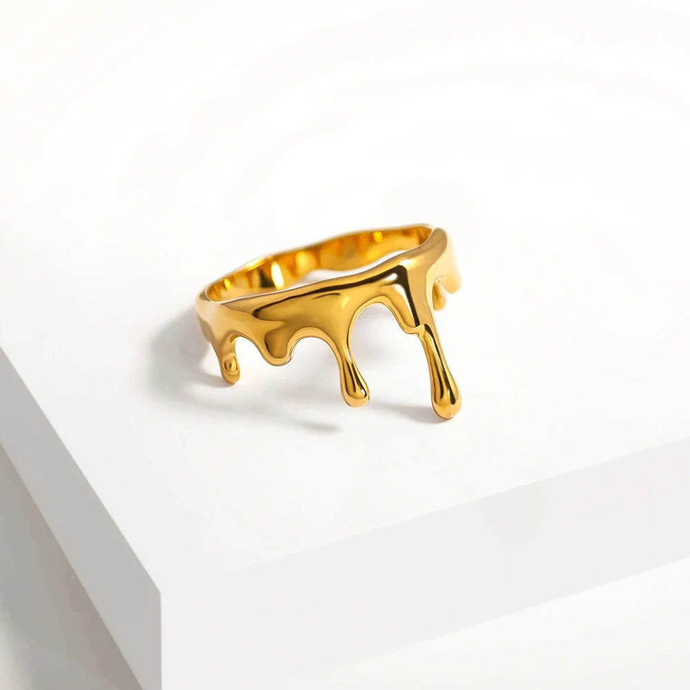 Gold stainless steel round band, vintage-inspired minimalist design