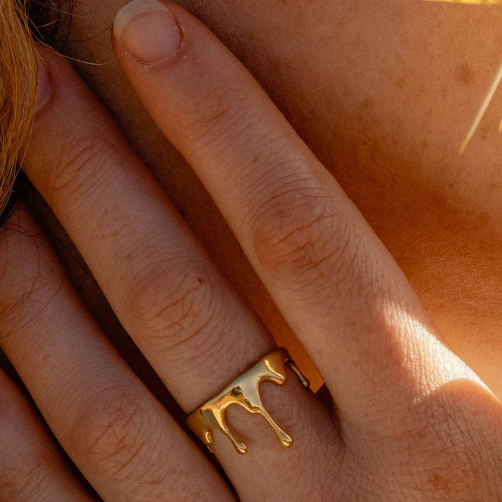 Gold stainless steel round band, vintage-inspired minimalist design