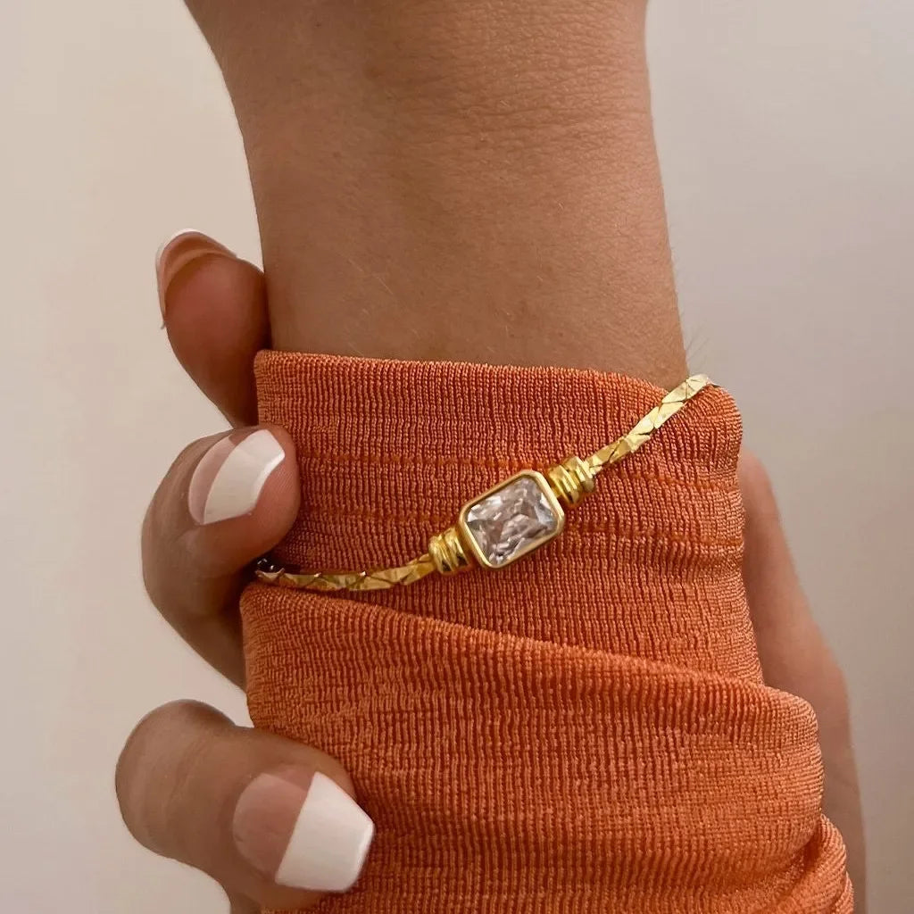 Vintage woven chain stainless steel bracelet on wrist