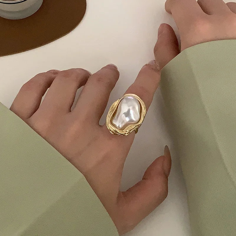  Gold and creamy beige geometric band, invisible setting, 2mm width