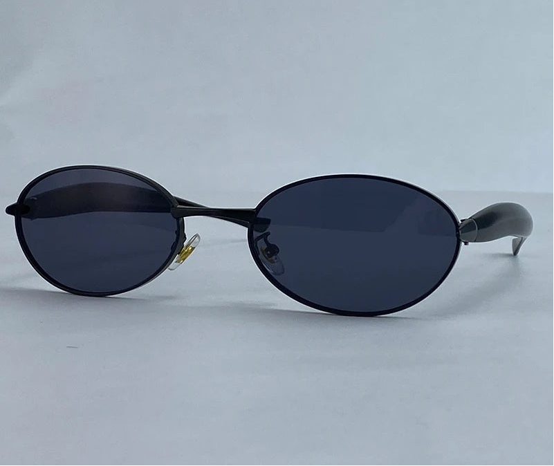 "Soleil oval sunglasses in black and gray gradient lenses