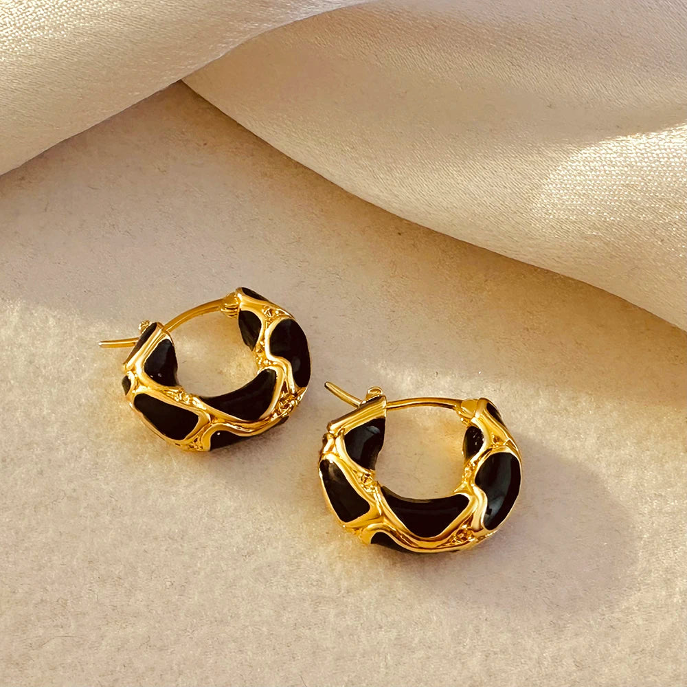 Round hoop earring in black