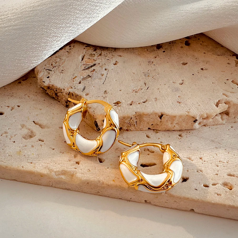 Round Hoops in white